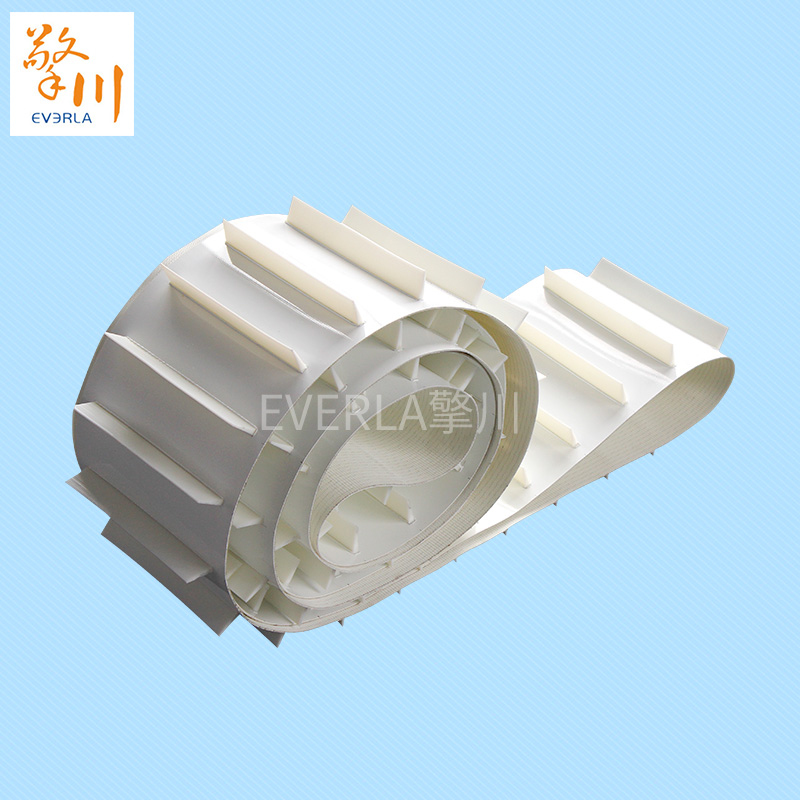 流水線爬坡加擋板白色食品PU<a href='http://www.sdk35696.cn/shusongdai/' target='_blank'><u>輸送帶</u></a>