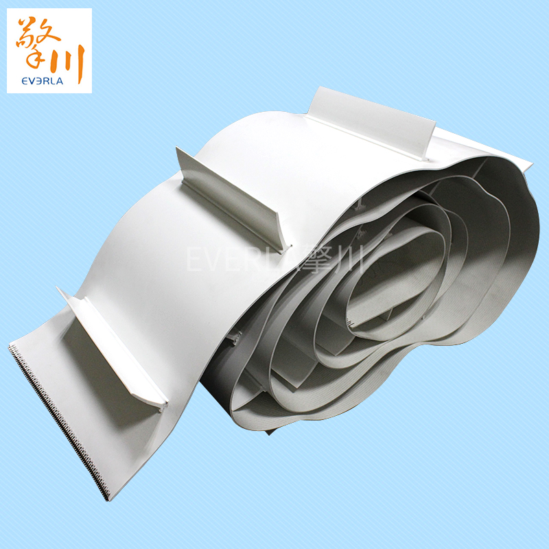 白色<a href='http://www.sdk35696.cn/shusongdai/xiangjiao/' target='_blank'><u>擋板輸送帶</u></a> 鋼扣接口