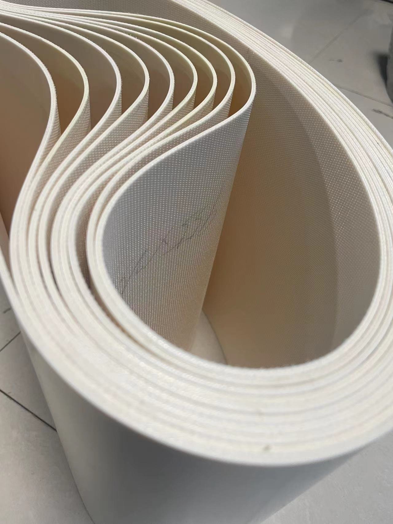 <a href='http://www.sdk35696.cn/' target='_blank'><u>工業(yè)皮帶</u></a>廠家